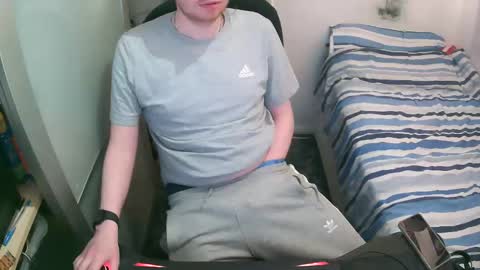 Snapshot of britishtom93 chatting on 11.14.25 British Tom online show from 11.14.25