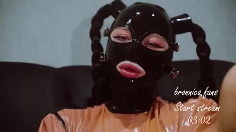 Snapshot of bronnica chatting on 09.20.25 Anna online show from 09.20.25