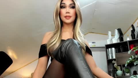 Brooke Shimmers IG online show from 10.04.25