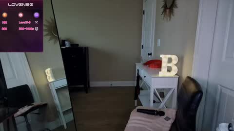 Snapshot of brookebee27 chatting on 12.10.24 brookebee online show from 12.10.24