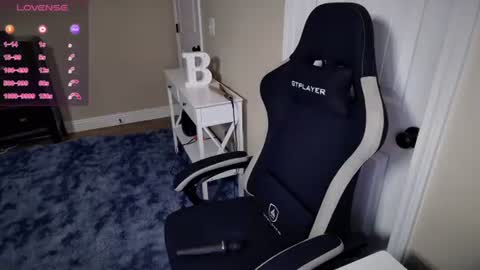 Snapshot of brookebee27 chatting on 02.18.25 brookebee online show from 02.18.25