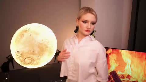 Snapshot of brunaalcorn chatting on 12.01.25 Doris online show from 12.01.25