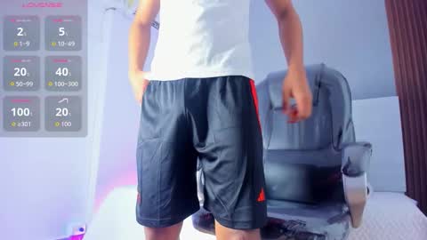 Snapshot of brunette__boy chatting on 10.09.25 Luis online show from 10.09.25