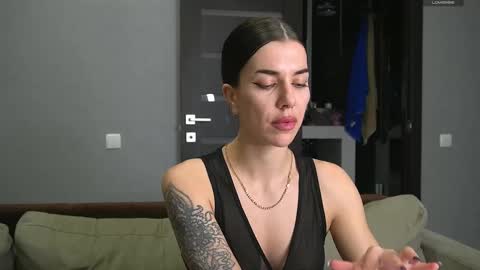 Snapshot of brunette_from_the_moon chatting on 02.15.25 Alice online show from 02.15.25