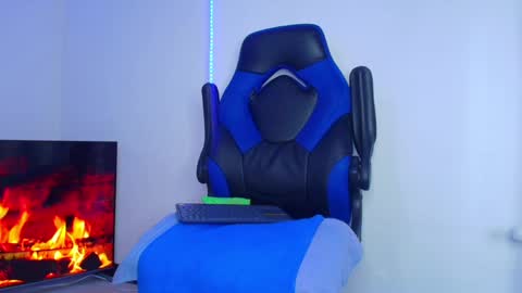 BRYAM INDEPENDENT MODEL online show from 01.29.25