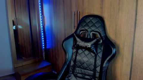 Snapshot of bryan_boy_ chatting on 12.24.24 bryan online show from 12.24.24