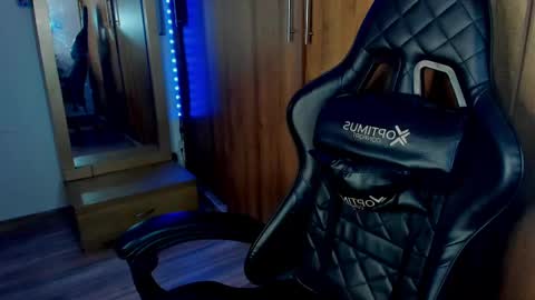 Snapshot of bryan_boy_ chatting on 03.10.25 bryan online show from 03.10.25