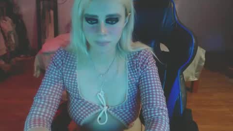 Isabella but call me isa  online show from 12.19.24