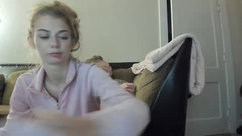 Snapshot of buffybarloe chatting on 12.03.24 Buffy online show from 12.03.24