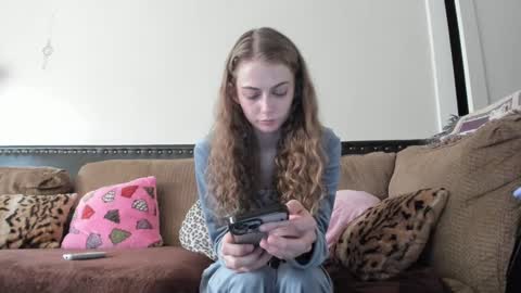 Snapshot of buffybarloe chatting on 12.27.24 Buffy online show from 12.27.24