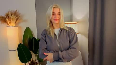 Snapshot of buffycabler chatting on 11.19.25 buffycabler online show from 11.19.25