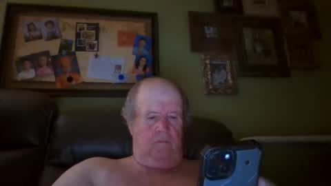 Snapshot of bullfrogg5050 chatting on 10.15.25 bullfrogg5050 online show from 10.15.25