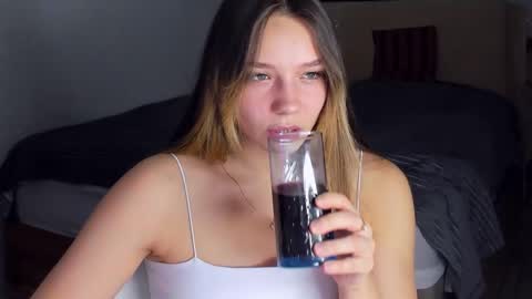 Snapshot of bunny_bonny chatting on 11.01.25 Alice online show from 11.01.25