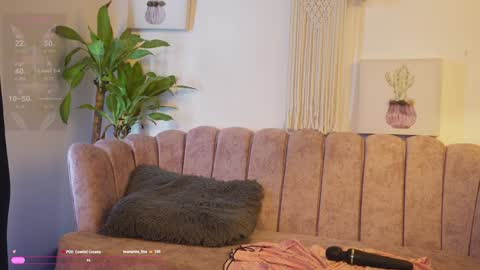 Snapshot of bunnycute_shy chatting on 01.28.25 30 Off online show from 01.28.25