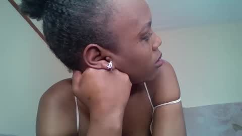 bunnydiva_ online show from 10.04.25