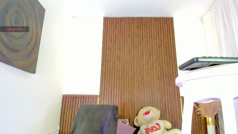 Snapshot of bunnyhots chatting on 09.26.25 Angela Santini online show from 09.26.25