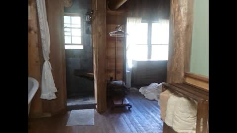 Snapshot of burntbuns710 chatting on 09.30.25 LostSingledad online show from 09.30.25