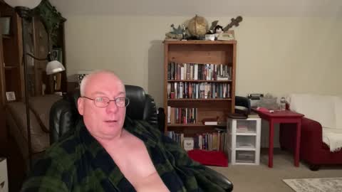 Snapshot of bustyballs100 chatting on 12.04.25 bustyballs100 online show from 12.04.25