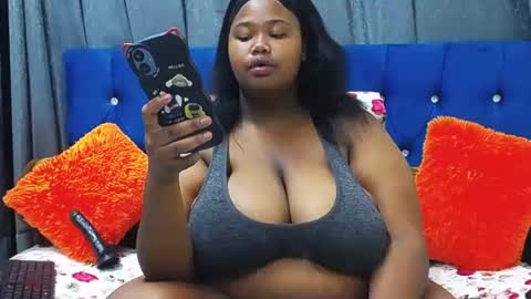 Snapshot of bustybmwx chatting on 09.25.25 bustybmwx online show from 09.25.25