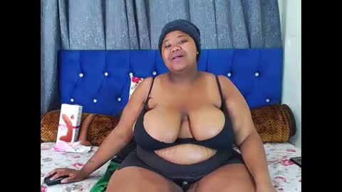 Snapshot of bustybmwx chatting on 10.28.25 bustybmwx online show from 10.28.25