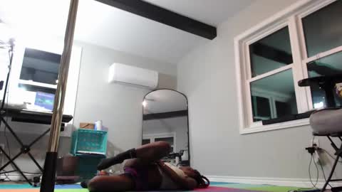 Snapshot of butt3rcup chatting on 11.04.25 Goddess online show from 11.04.25