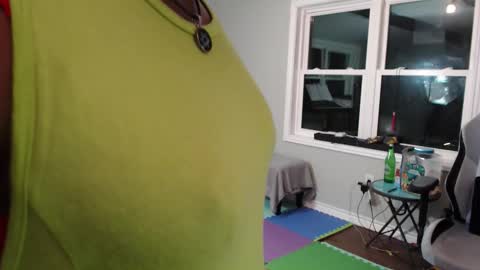 Snapshot of butt3rcup chatting on 11.16.25 Goddess online show from 11.16.25