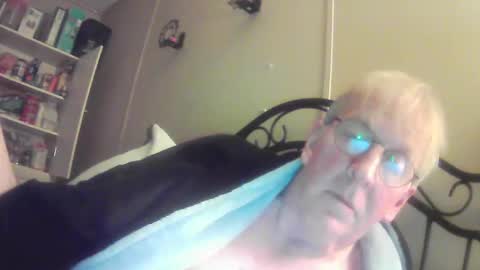 Snapshot of buttless1960 chatting on 10.24.25 buttless1960 online show from 10.24.25