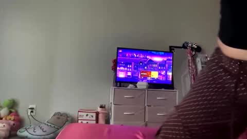 Snapshot of buymiabluntt chatting on 12.04.25 mia online show from 12.04.25