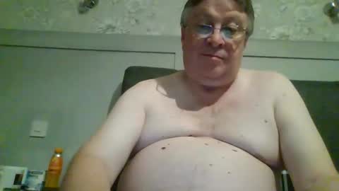 Snapshot of caerphillyphil chatting on 10.19.25 caerphillyphil online show from 10.19.25