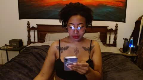 Snapshot of call_me_hedone chatting on 01.28.25 Hedone online show from 01.28.25