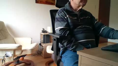 Snapshot of camcologne chatting on 01.22.25 camcologne online show from 01.22.25