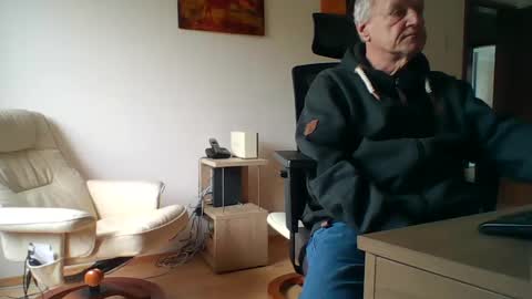 Snapshot of camcologne chatting on 02.10.25 camcologne online show from 02.10.25