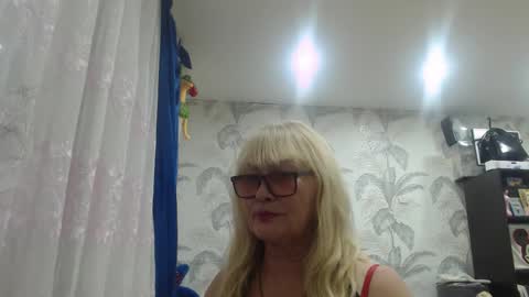 Snapshot of camdiva1 chatting on 10.26.25 CamDiva1 online show from 10.26.25
