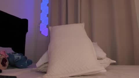 Snapshot of cameron_lyra chatting on 11.14.25 Cameron online show from 11.14.25