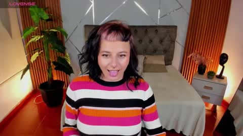 Snapshot of camii_lux chatting on 10.18.25 Cami online show from 10.18.25