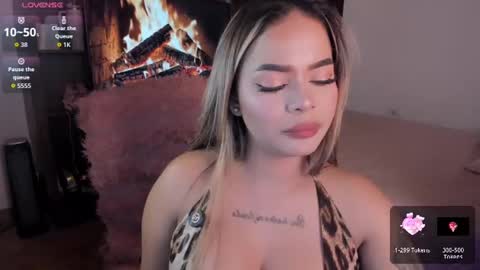 Snapshot of camijhonss chatting on 10.04.25 camijhonss online show from 10.04.25