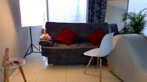 Snapshot of camil_milfdream chatting on 01.05.25 Camil online show from 01.05.25