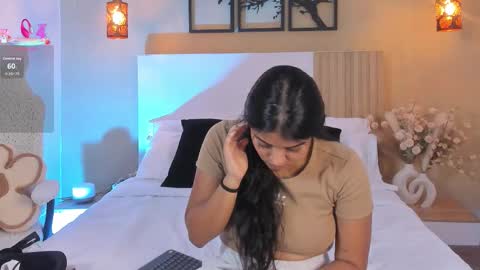 Snapshot of camila_bustamante_ chatting on 10.09.25 camila_bustamante_ online show from 10.09.25