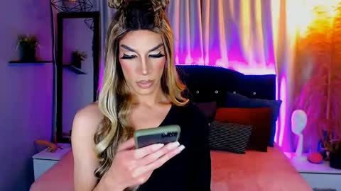 Snapshot of camila_hoottie chatting on 12.22.24 Camila online show from 12.22.24
