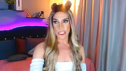 Snapshot of camila_hoottie chatting on 12.24.24 Camila online show from 12.24.24