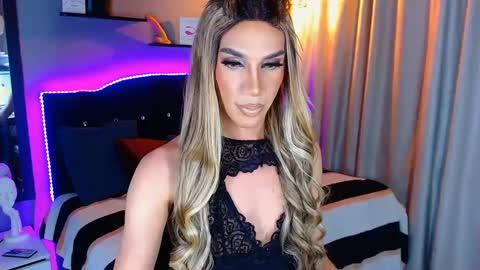 Snapshot of camila_hoottie chatting on 12.27.24 Camila online show from 12.27.24