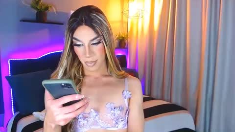 Snapshot of camila_hoottie chatting on 12.31.24 Camila online show from 12.31.24
