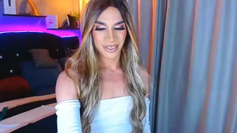 Snapshot of camila_hoottie chatting on 01.04.25 Camila online show from 01.04.25
