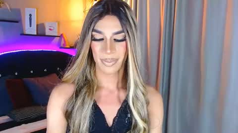 Snapshot of camila_hoottie chatting on 01.12.25 Camila online show from 01.12.25