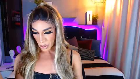 Snapshot of camila_hoottie chatting on 01.23.25 Camila online show from 01.23.25