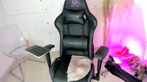 Snapshot of camila_peachcooper chatting on 01.22.25 natalia bigpeach online show from 01.22.25