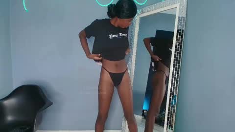 Snapshot of camilaasaenz_ chatting on 09.23.25 C A M I L A online show from 09.23.25