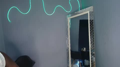 Snapshot of camilaasaenz_ chatting on 10.06.25 C A M I L A online show from 10.06.25