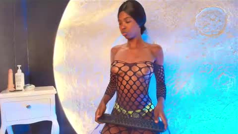 Snapshot of camilaasaenz_ chatting on 10.10.25 C A M I L A online show from 10.10.25