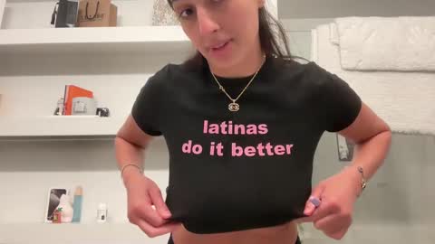 Snapshot of camiliakxoxo chatting on 02.20.25 camiliakxoxo online show from 02.20.25